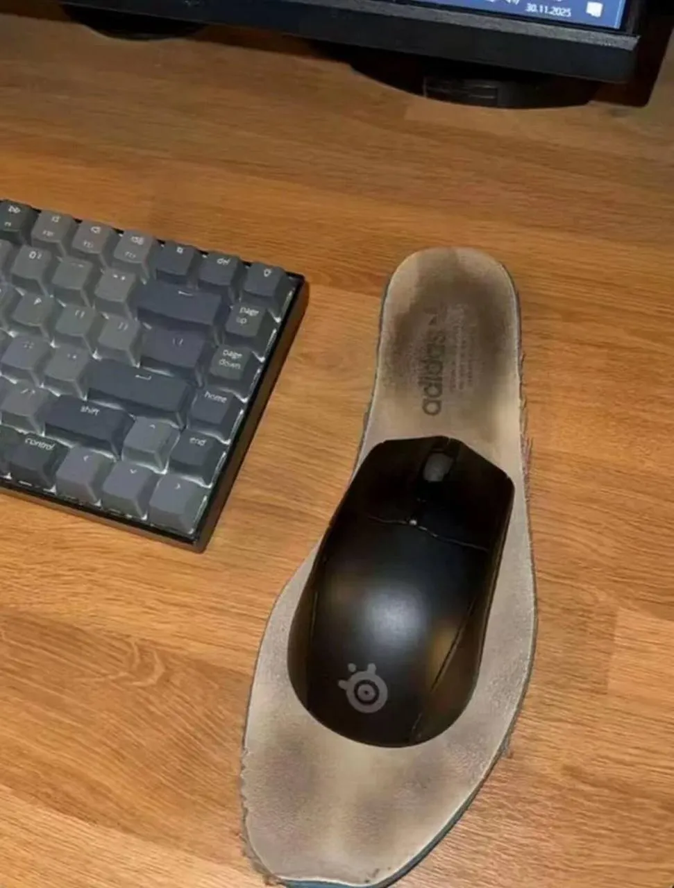 Очень ситуативный, бюджетный коврик для мышки с высокой чувствительностью