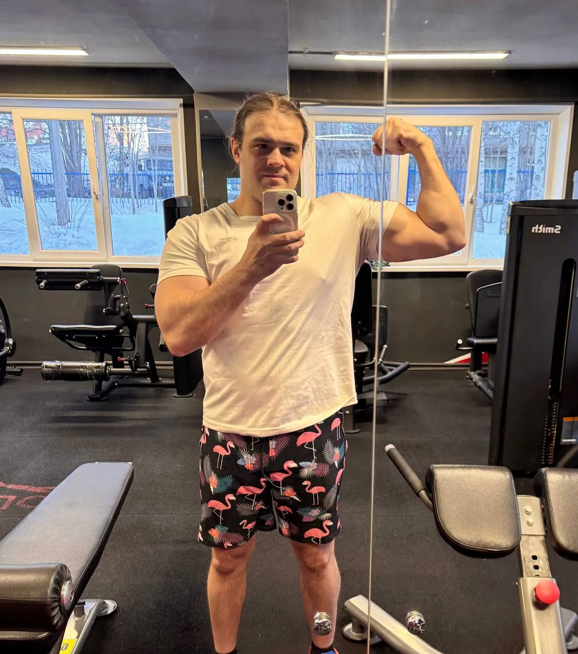 Сегодня, придя в зал, я обнаружил, что забыл футболку и пришлось заниматься в...